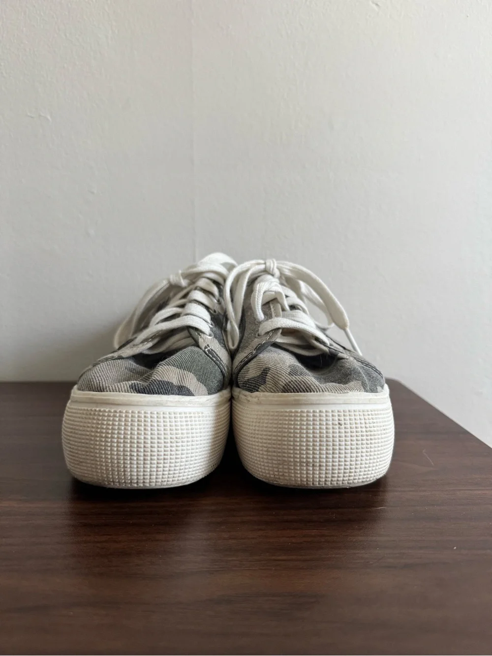 American Eagle Canvas Platform Sneakers in Green Camo - Women's